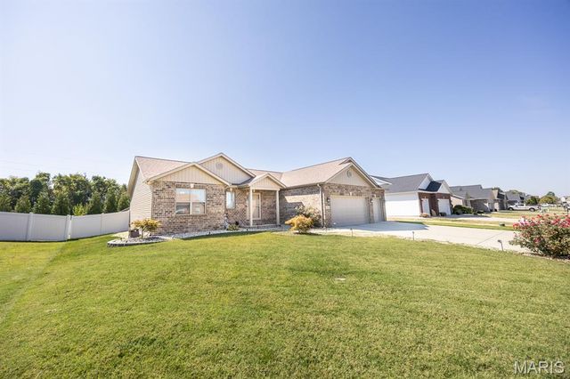 233 Emerald Way, Granite City, IL 62040