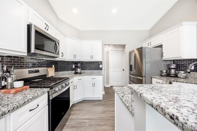 233 Emerald Way, Granite City, IL 62040