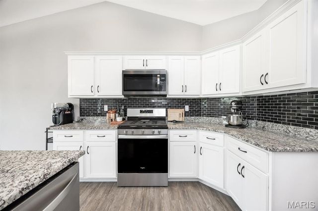 233 Emerald Way, Granite City, IL 62040