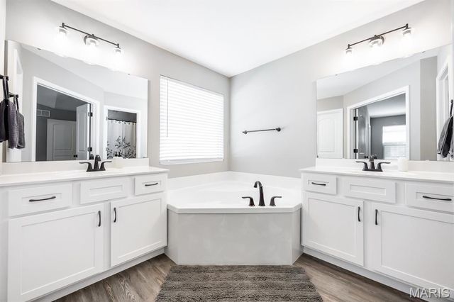 233 Emerald Way, Granite City, IL 62040