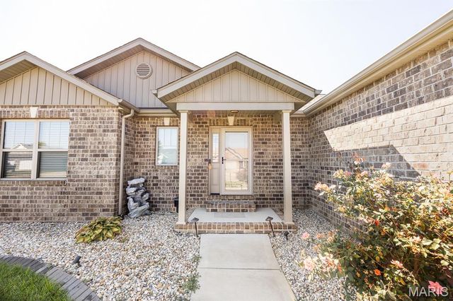 233 Emerald Way, Granite City, IL 62040