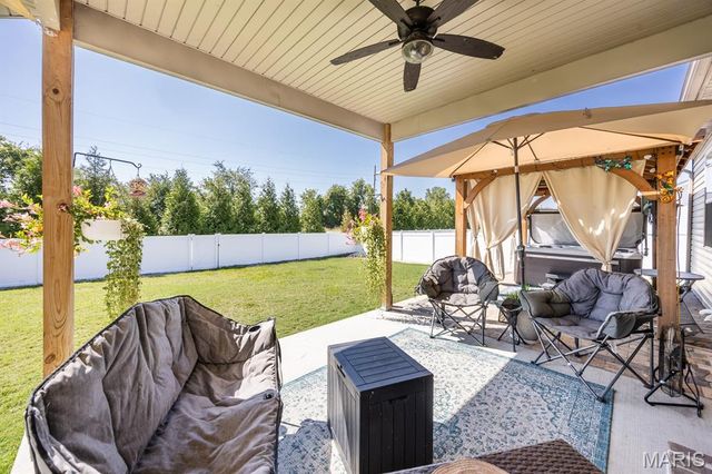 233 Emerald Way, Granite City, IL 62040