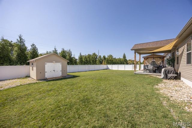 233 Emerald Way, Granite City, IL 62040