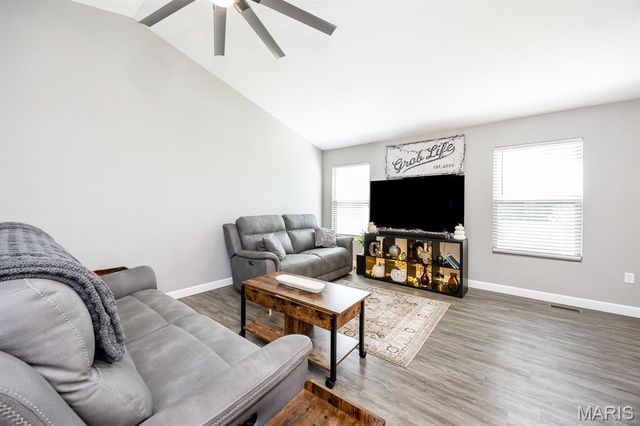 233 Emerald Way, Granite City, IL 62040