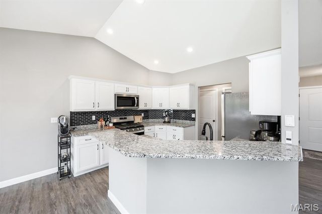 233 Emerald Way, Granite City, IL 62040