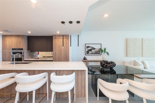 3801 Collins Ave 1502, Miami Beach, FL 33140
