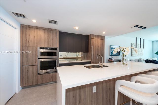 3801 Collins Ave 1502, Miami Beach, FL 33140