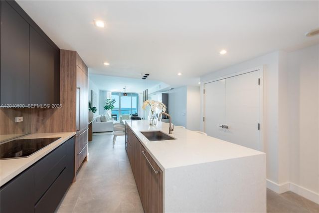 3801 Collins Ave 1502, Miami Beach, FL 33140
