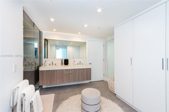 3801 Collins Ave 1502, Miami Beach, FL 33140