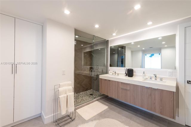 3801 Collins Ave 1502, Miami Beach, FL 33140