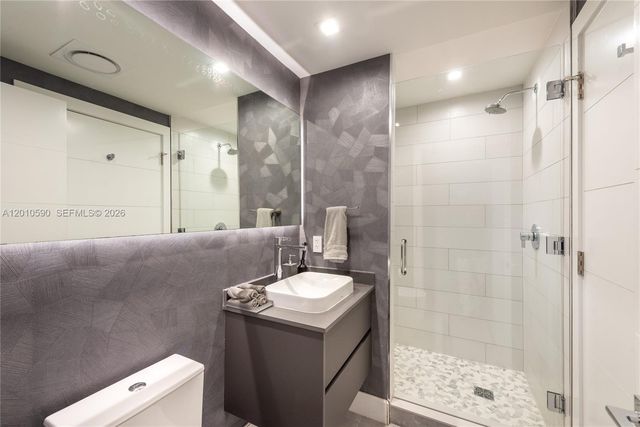 3801 Collins Ave 1502, Miami Beach, FL 33140