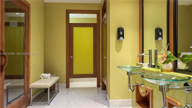 3801 Collins Ave 1502, Miami Beach, FL 33140