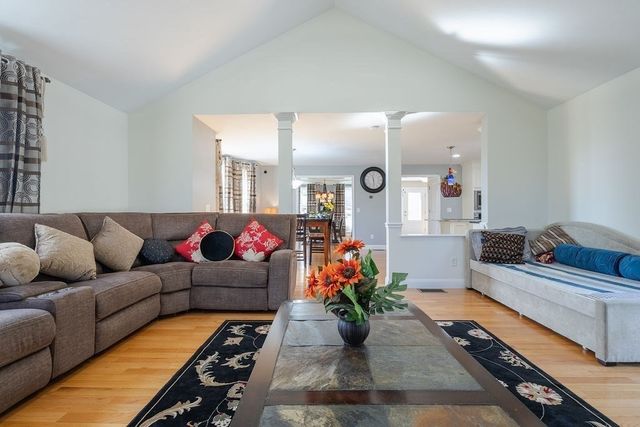 14 Longbrook Dr, Cumberland, RI 02864