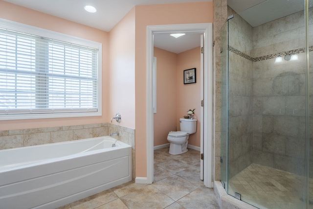 14 Longbrook Dr, Cumberland, RI 02864