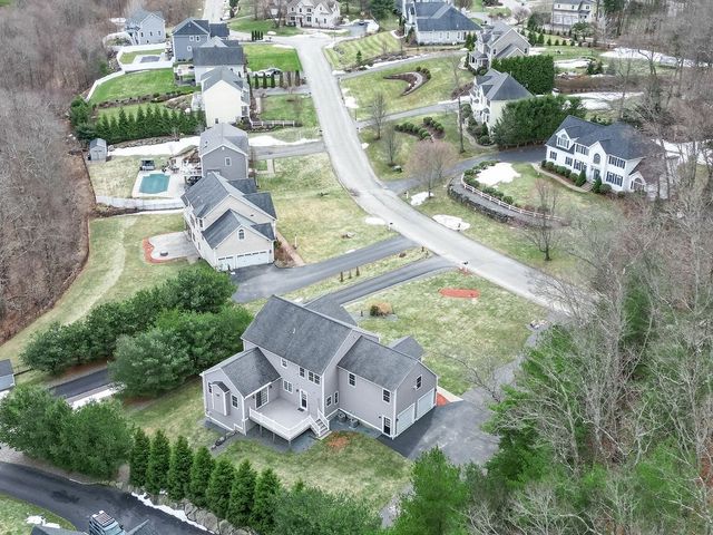 14 Longbrook Dr, Cumberland, RI 02864