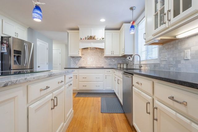 14 Longbrook Dr, Cumberland, RI 02864