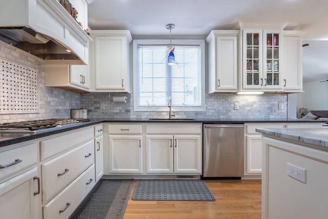 14 Longbrook Dr, Cumberland, RI 02864