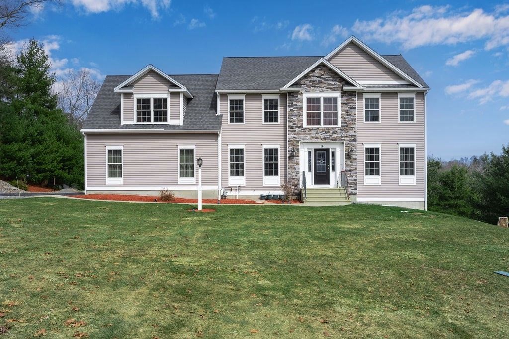 14 Longbrook Dr, Cumberland, RI 02864