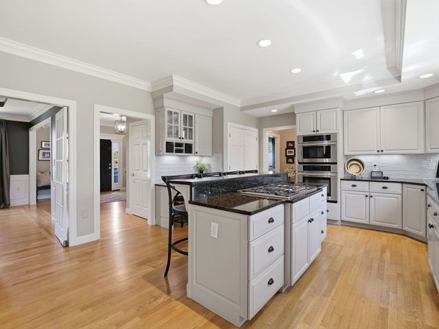 7 Rock O Dundee Rd, Andover, MA 01810