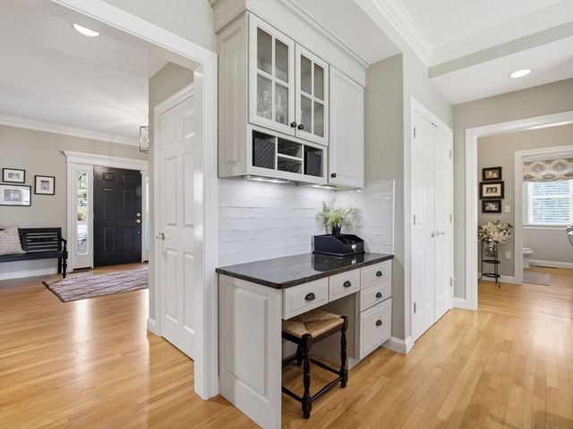 7 Rock O Dundee Rd, Andover, MA 01810