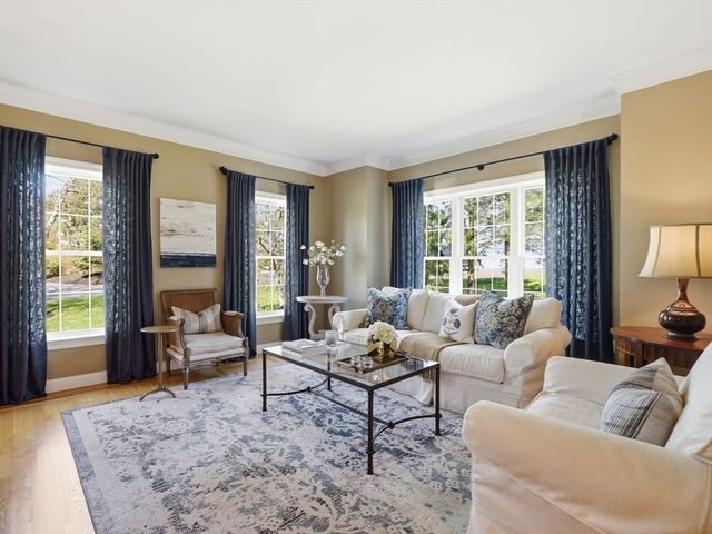7 Rock O Dundee Rd, Andover, MA 01810