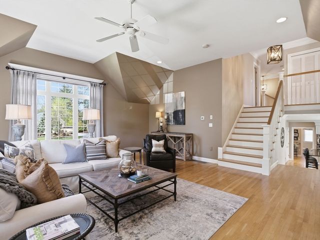 7 Rock O Dundee Rd, Andover, MA 01810