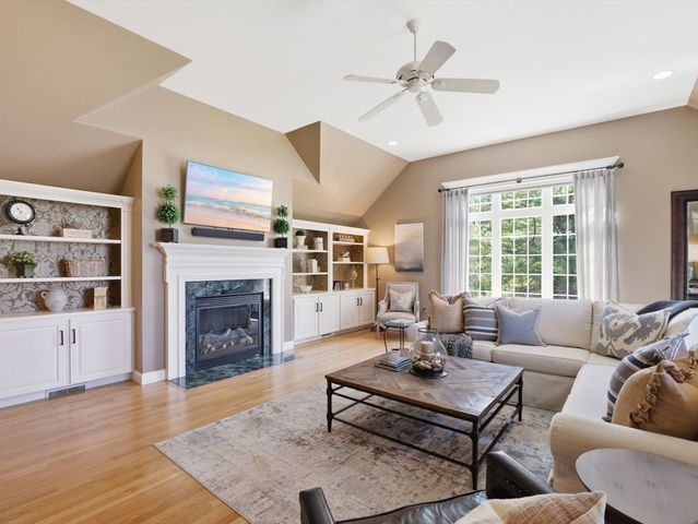 7 Rock O Dundee Rd, Andover, MA 01810