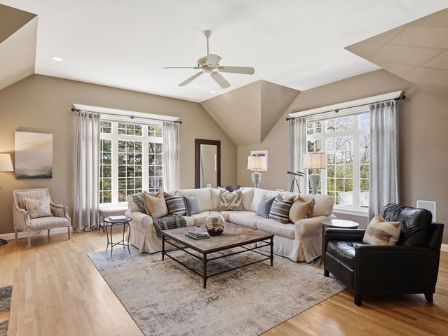 7 Rock O Dundee Rd, Andover, MA 01810