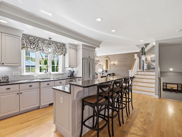 7 Rock O Dundee Rd, Andover, MA 01810