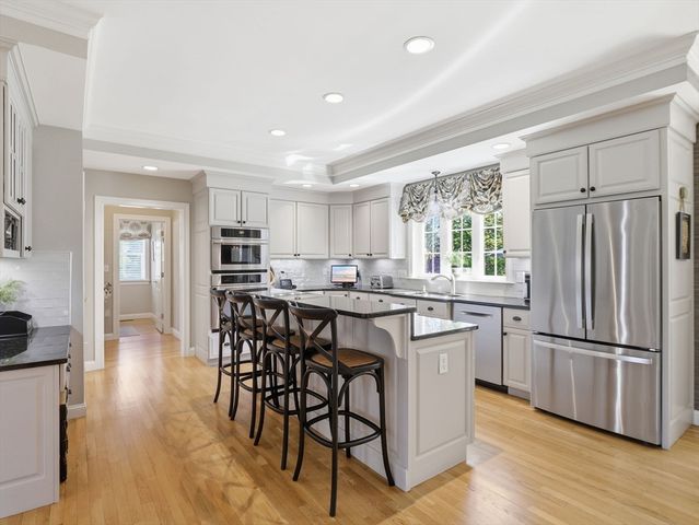 7 Rock O Dundee Rd, Andover, MA 01810