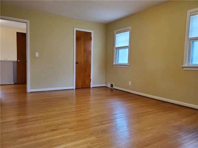 125 Sydenham Road, Irondequoit, NY 14609