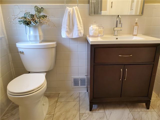 125 Sydenham Road, Irondequoit, NY 14609