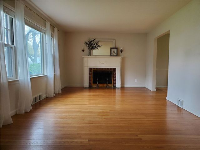 125 Sydenham Road, Irondequoit, NY 14609