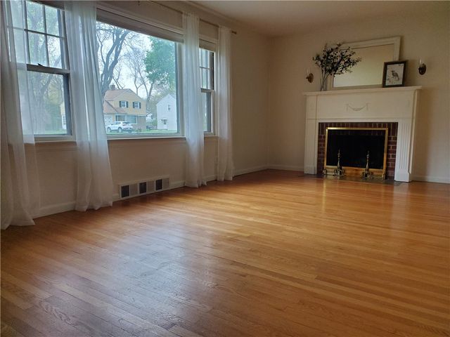 125 Sydenham Road, Irondequoit, NY 14609