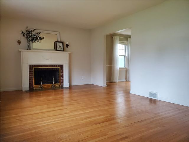 125 Sydenham Road, Irondequoit, NY 14609