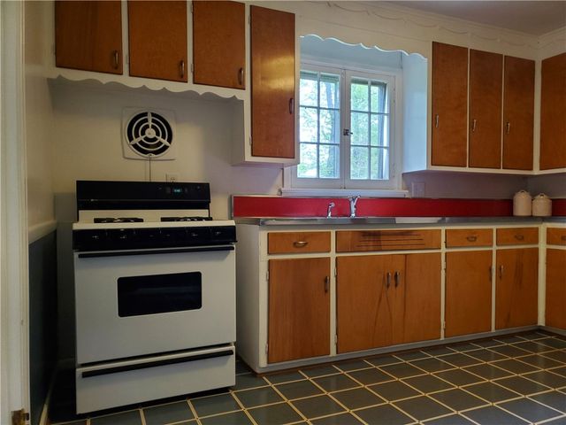 125 Sydenham Road, Irondequoit, NY 14609