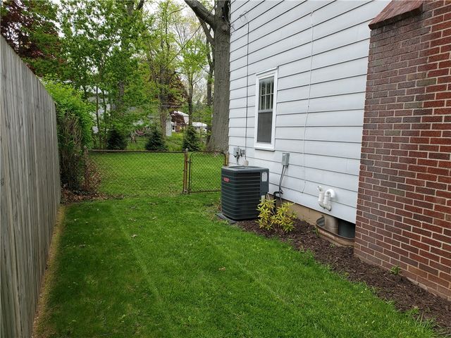 125 Sydenham Road, Irondequoit, NY 14609