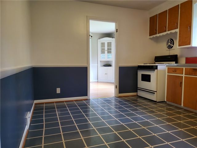 125 Sydenham Road, Irondequoit, NY 14609