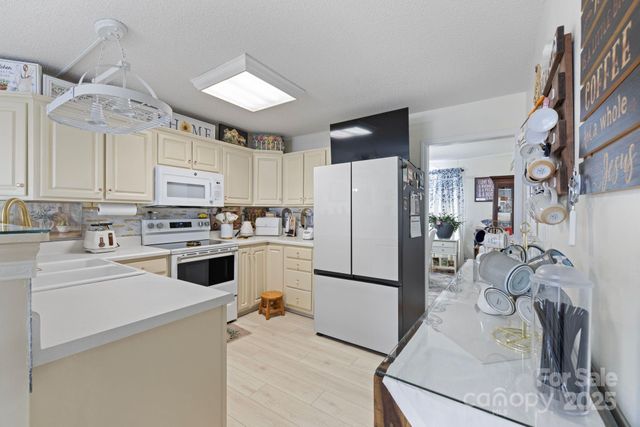 100 Lindsay Drive, Archdale, NC 27263