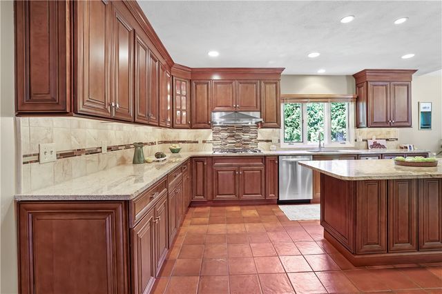 82 Mountain Laurel Drive, Cranston, RI 02920