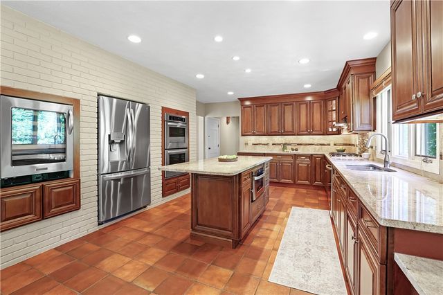 82 Mountain Laurel Drive, Cranston, RI 02920