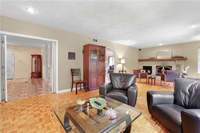 82 Mountain Laurel Drive, Cranston, RI 02920