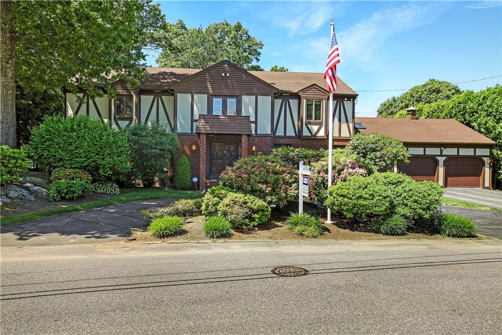 82 Mountain Laurel Drive, Cranston, RI 02920