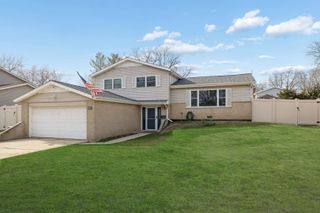 6922 Sierra Drive, Darien, IL 60561