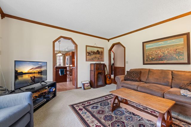 6 Lacosta Drive, Dellwood, MN 55110
