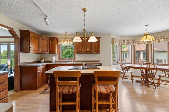 6 Lacosta Drive, Dellwood, MN 55110