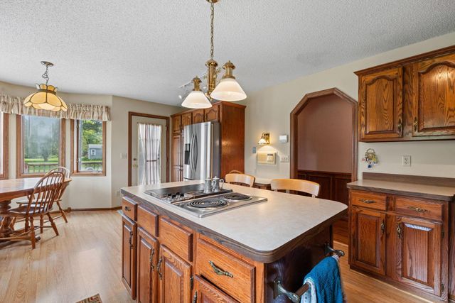 6 Lacosta Drive, Dellwood, MN 55110