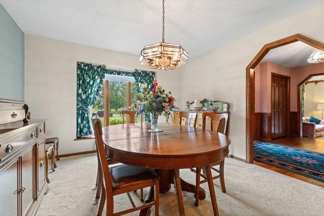 6 Lacosta Drive, Dellwood, MN 55110