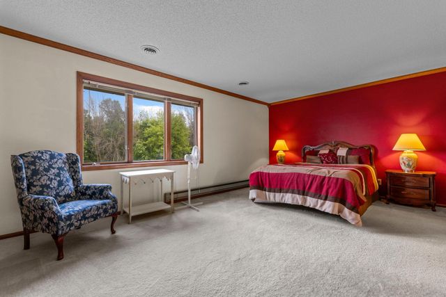 6 Lacosta Drive, Dellwood, MN 55110