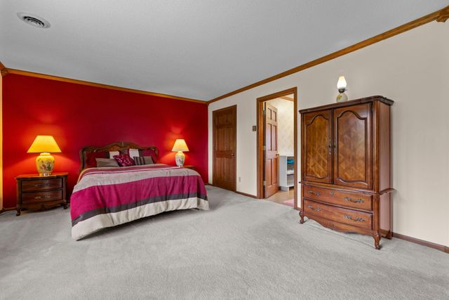 6 Lacosta Drive, Dellwood, MN 55110